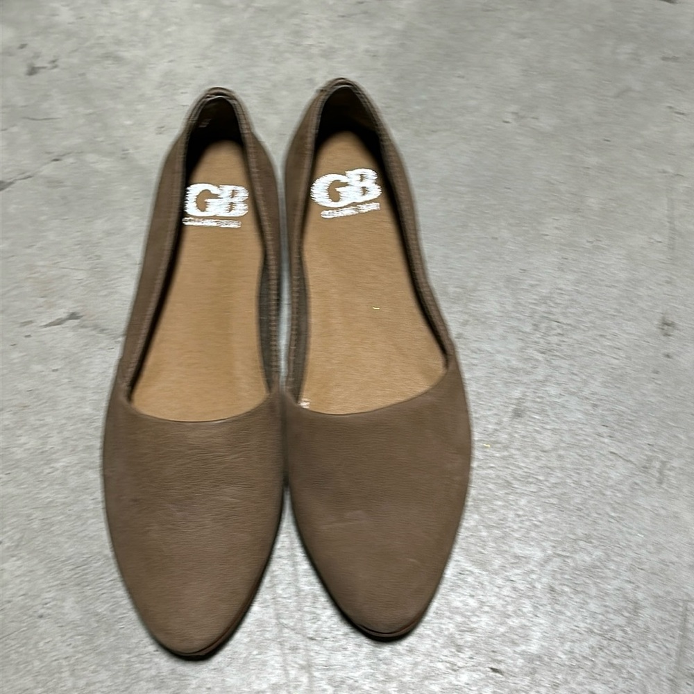 Gianni Bini women’s flats / Size 6.5 / box 24‎